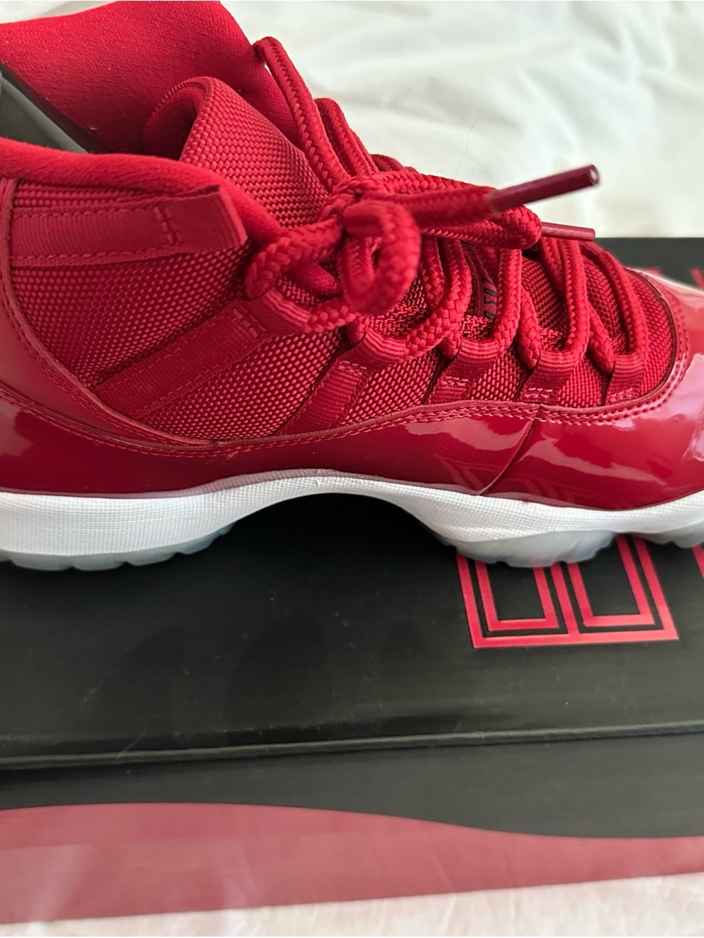 Air Jordan 11s Mid retro - Picture 5 of 8